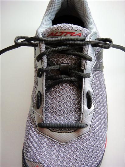 ผูกเชือกที่บริเวณโคนลิ้นรองเท้า